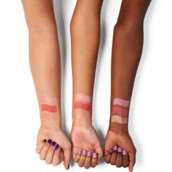 Urban Decay Cherry Highlighter and Blush palette!! - Picture 3 of 7